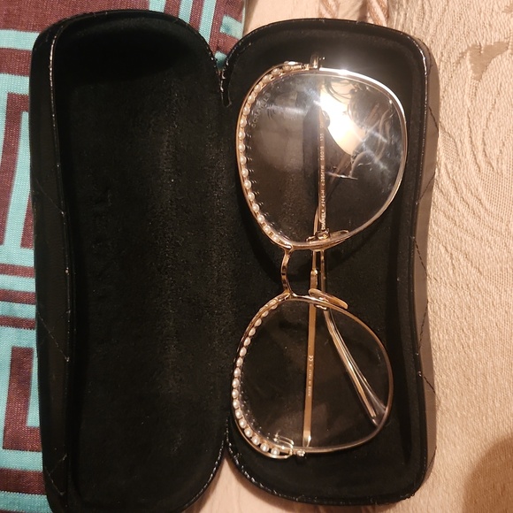 Sunglas - Picture 2 of 3